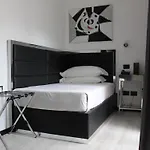 فندق إل إتش بي نابليون 4*
