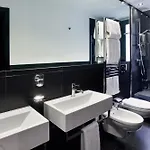 إل إتش بي نابليون ميلان
