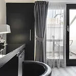 فندق إل إتش بي نابليون