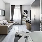 فندق إل إتش بي نابليون 4*