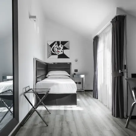 Lhp Napoleon Hotel 4*